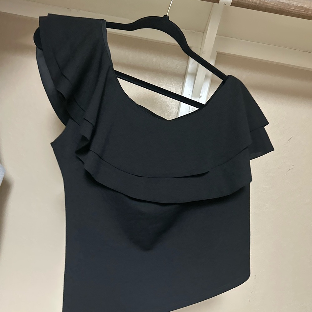 JODIFL Black Ruffled One-Shoulder Top